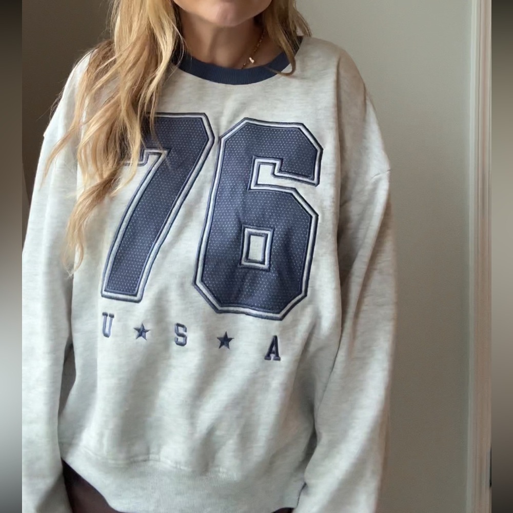 Women's Gray & Blue Graphic USA Memorial Day 4th of July Sweatshirt - Picture 8 of 10